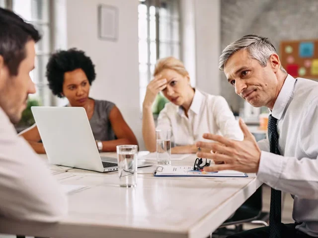 1-  چرا مدیرها عاشق جلسات کاری هستند؟!